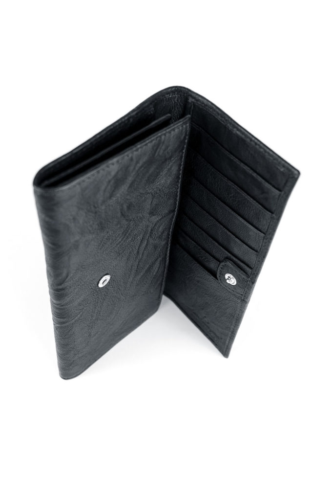 carlo carmagnini, portafoglio in pelle, minimal wallet, leather wallet, slim leather wallet, minimal leather wallet, sleek wallet, sleek leather wallet, made in italy