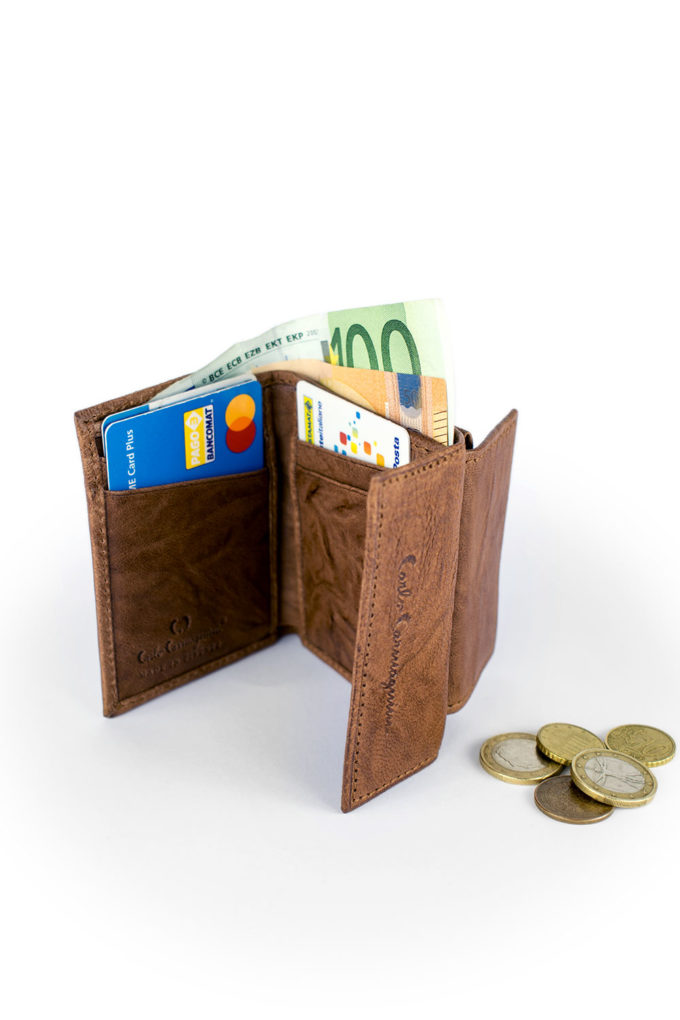 carlo carmagnini, portafoglio in pelle, compact wallet, minimal wallet, leather wallet, unisex leather wallet, made in italy, firenze, made in firenze, italian leather wallet, minimal leather wallet, compact leather wallet