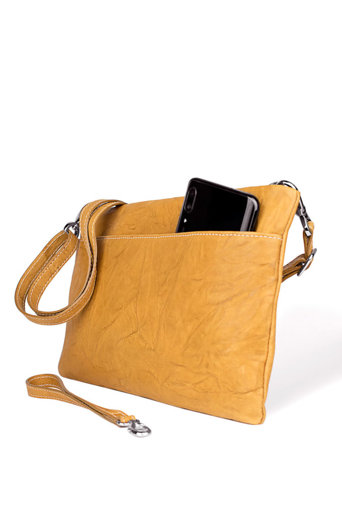 carlo carmagnini, essential bag, minimal leather bag, leather bag, unisex leather bag, essential leather bag, borsa in pelle, made in italy, made in firenze, soft leather bag, light leather bag, firenze